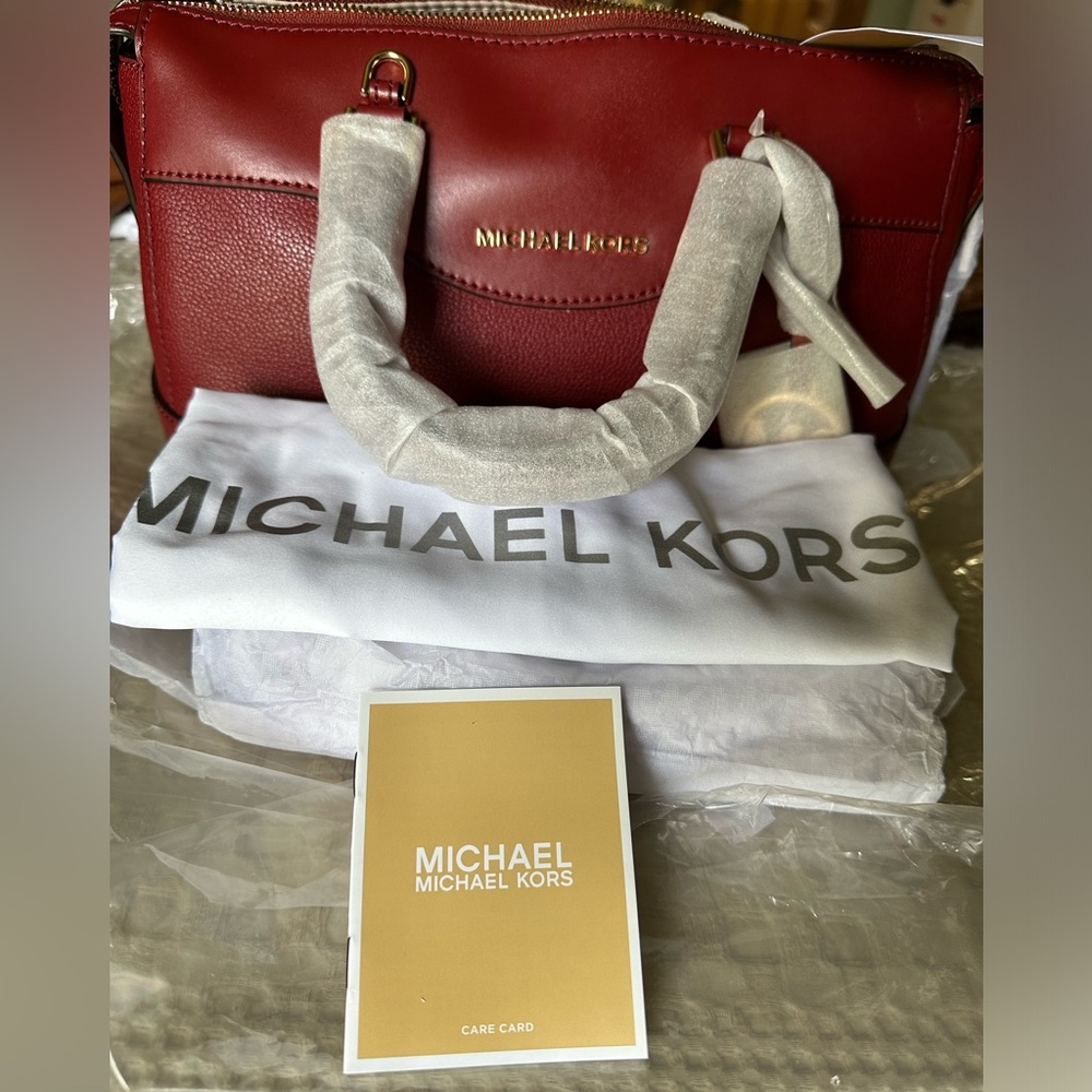 NWT MICHAEL KORS Maya Small Pebbled Leather Satchel